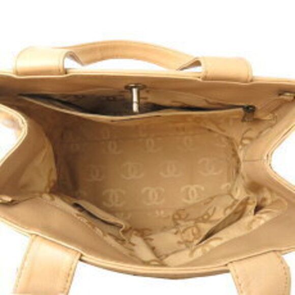 Chanel Beige Leather Handbag - Picture 6 of 7